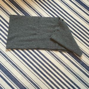 EUC Isaac Mizrahi Gray Cashmere Infinity Scarf